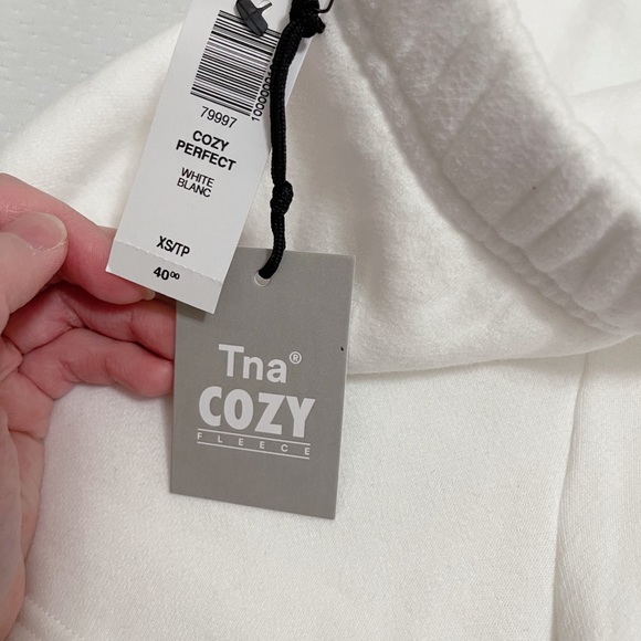 Tna Cozy Fleece Perfect Hi-Rise 3" Sweatshort - Picture 2 of 3